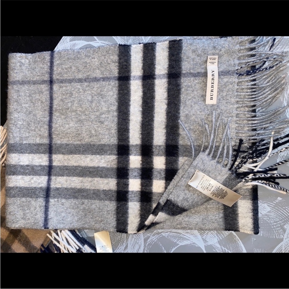 BURBERRY SCARF SALE - Picture 11 of 16